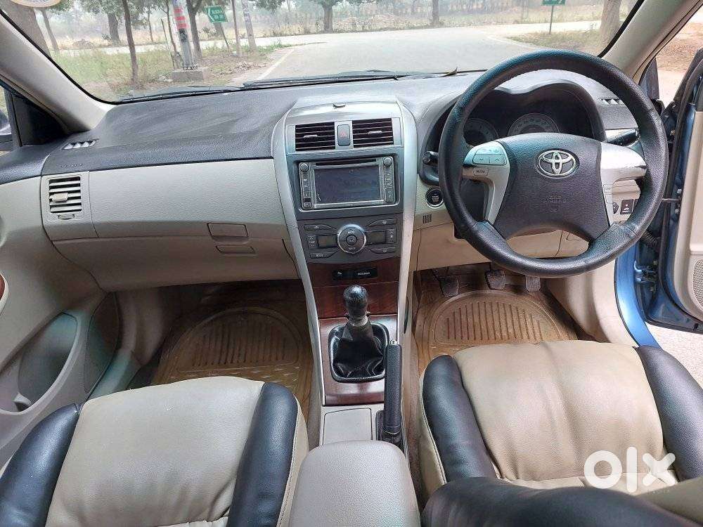 Toyota Corolla Altis Facelift, 2011, Petrol