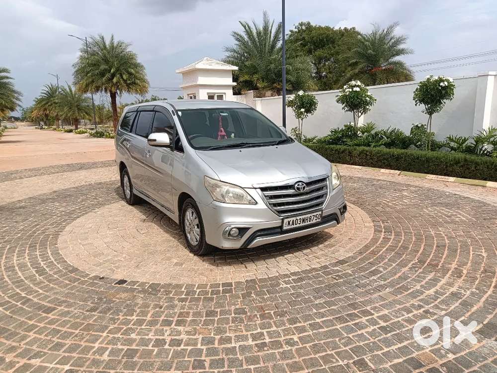 Toyota Innova V  2012 Diesel 194000 Km Driven Showroom History