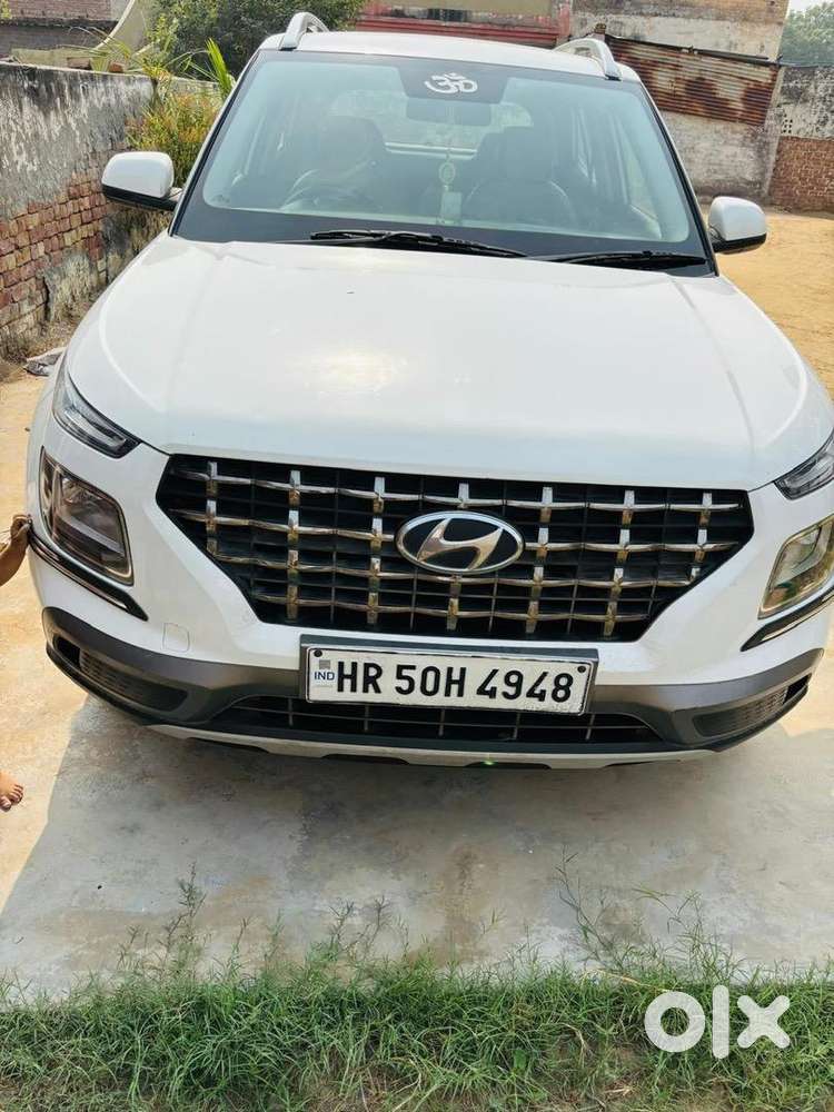 Hyundai Venue 2021 Petrol 42000 Km Driven
