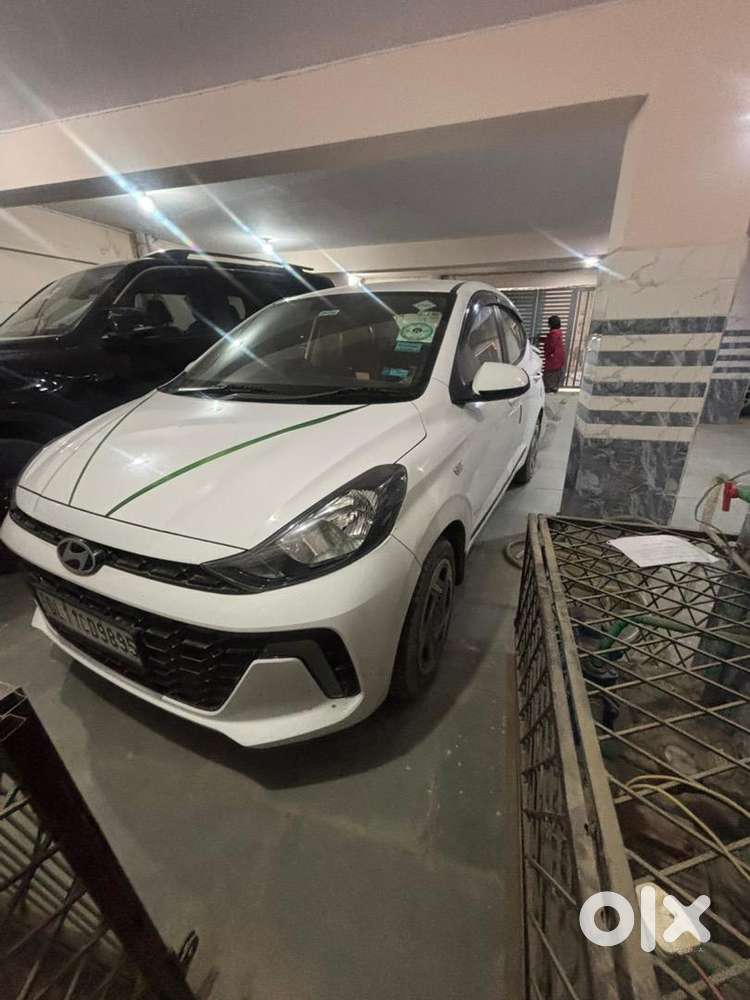 Govt Servents Aura Company Cng