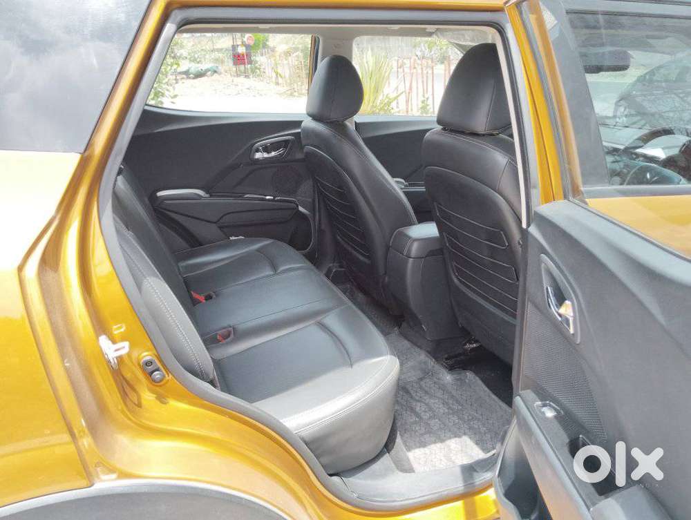 Mahindra Xuv300 W8 Option Dual Tone, 2025, Petrol