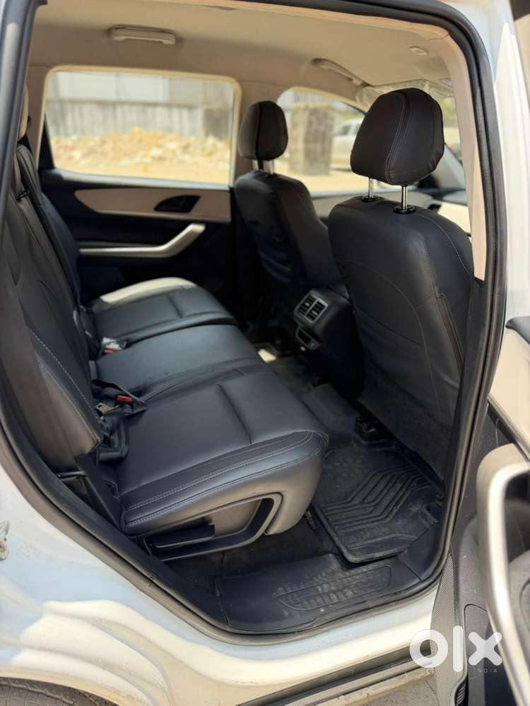Mahindra Xuv700 2.0 Ax 5 Petrol Mt 7 Str, 2022, Petrol