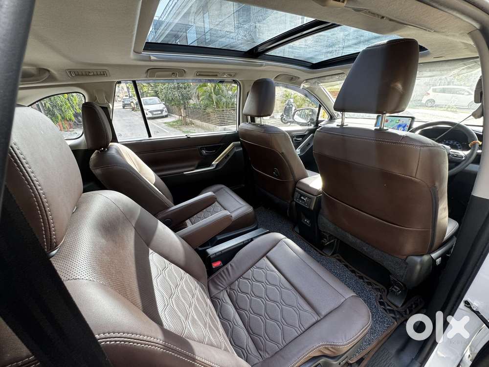 Toyota Innova Hycross 2.0 Zx (o) Hybrid 7 Str, 2025, Petrol