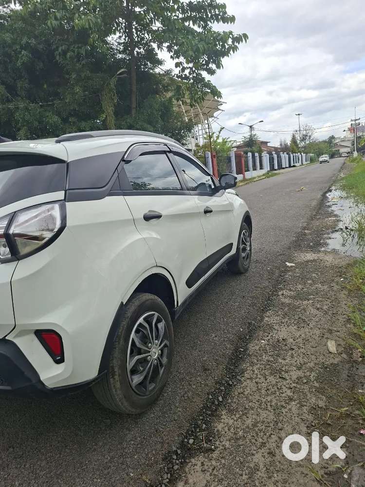 Tata Nexon 2023 November, Sunroof