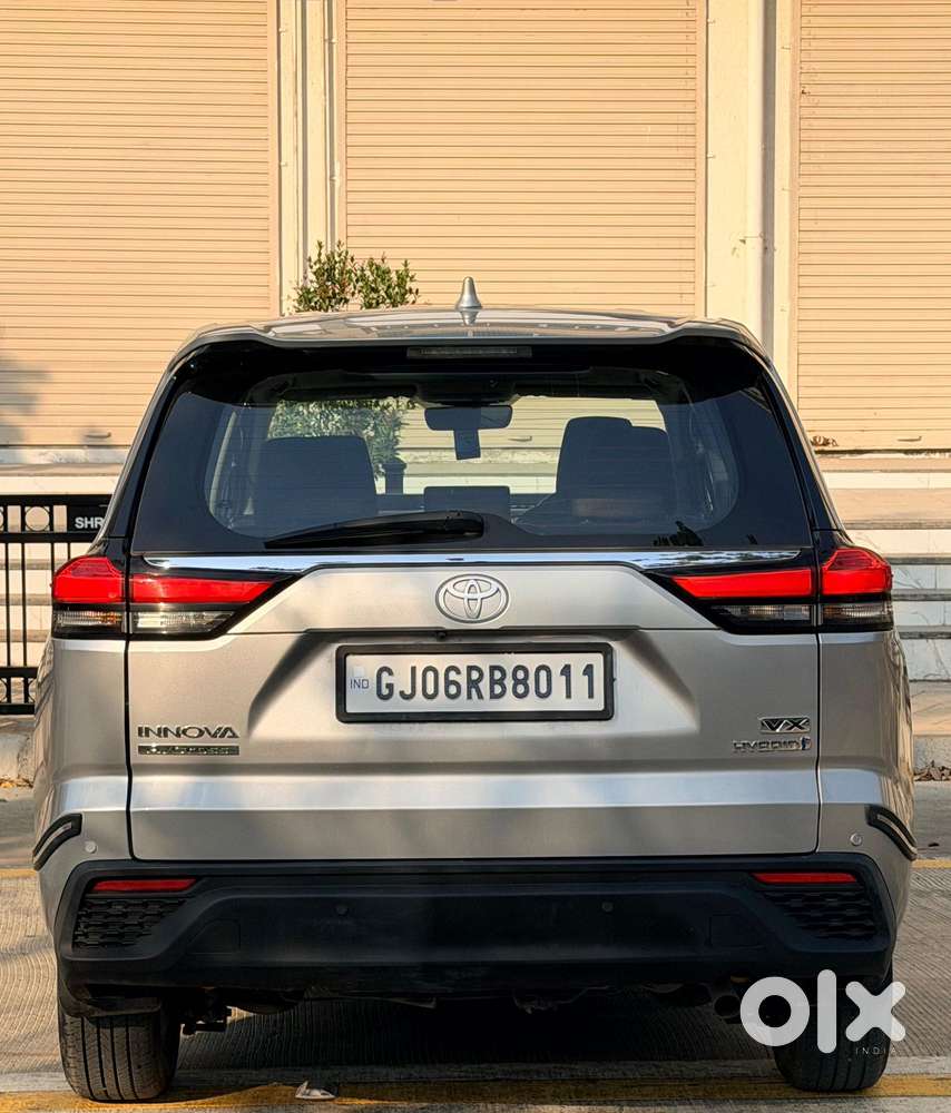 Toyota Innova Hycross