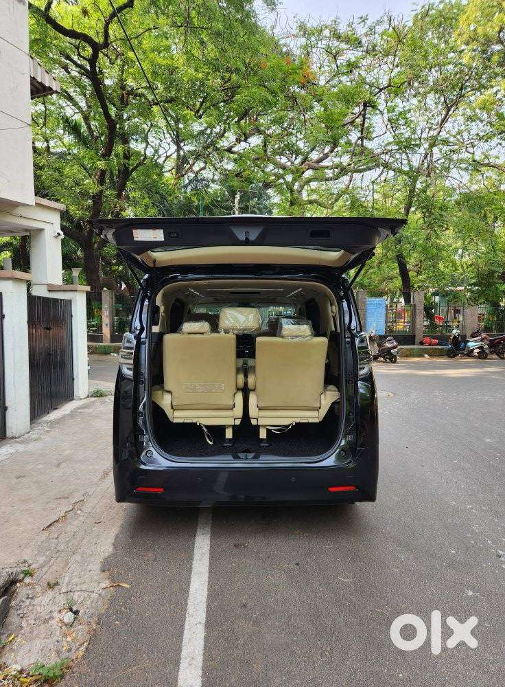 Toyota Vellfire 2.5 Executive Lounge, 2020, Petrol