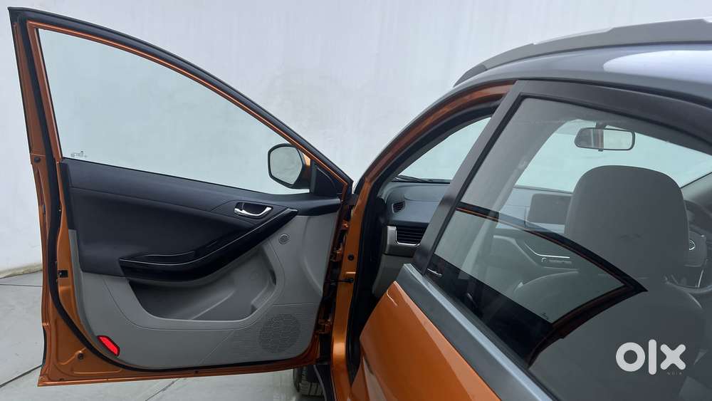 Tata Nexon 1.2 Revotron Xza Plus (o) Dual Tone, 2019, Petrol