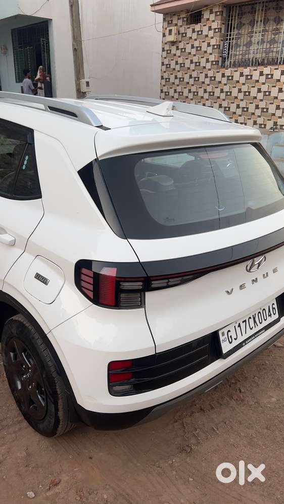 Hyundai Venue Petrol 2024