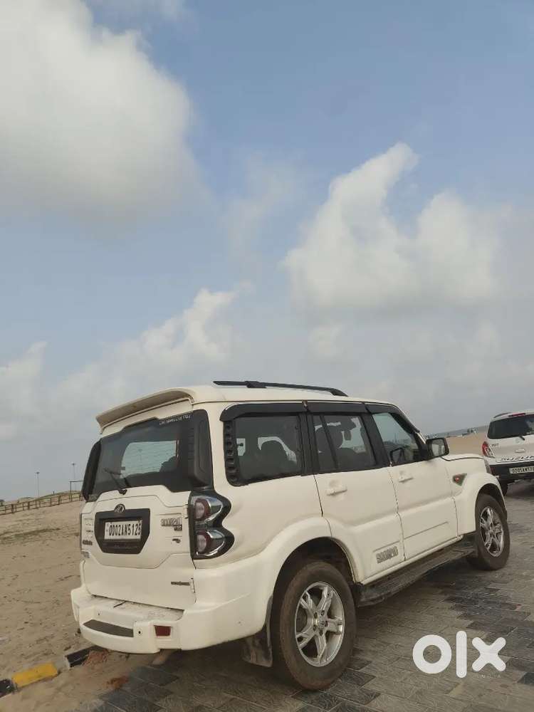 Mahindra Scorpio S10 2018