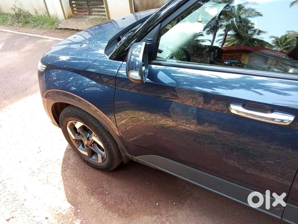 2022 Hyundai Venue Petrol, Km Driven 77000