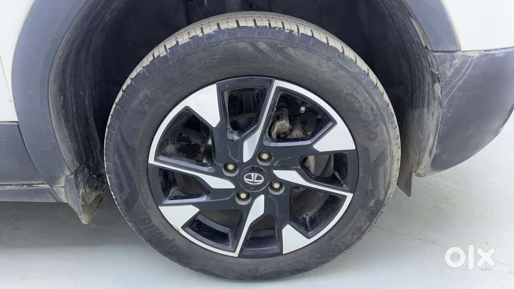 Tata Punch 1.2 Revotron Creative Amt Dual Tone, 2023, Petrol