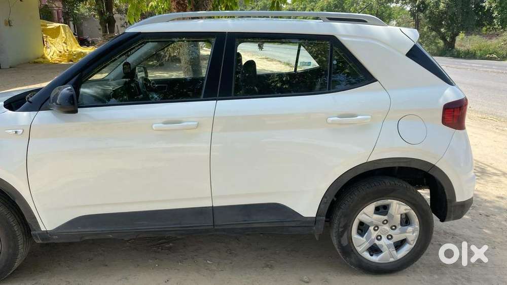 Hyundai Venue 2021 Petrol Well Maintained