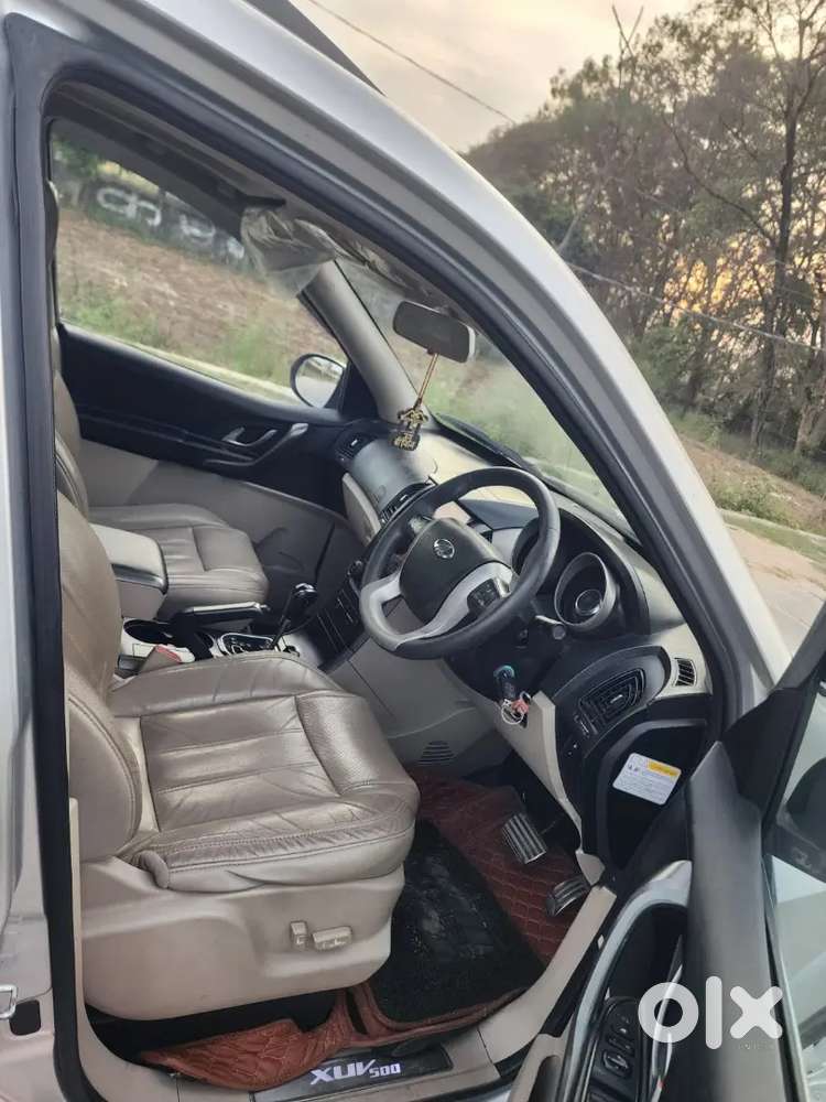 Mahindra Xuv W10 Automatic 
Sunroof 
Electronic Seats 
Ac