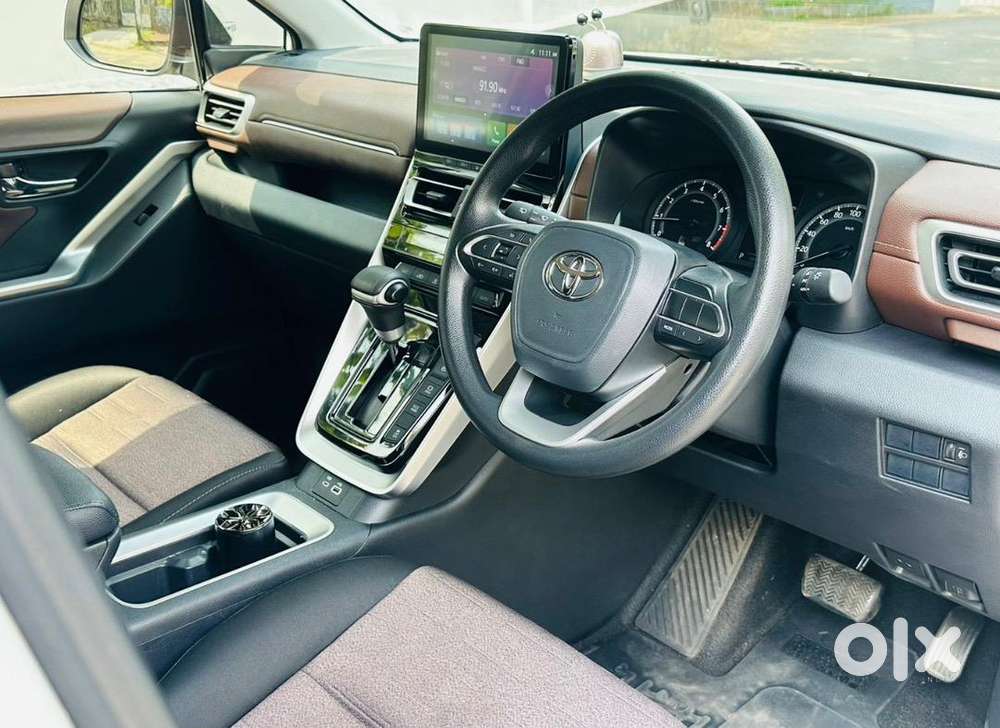 Toyota Innova Hycross 2024