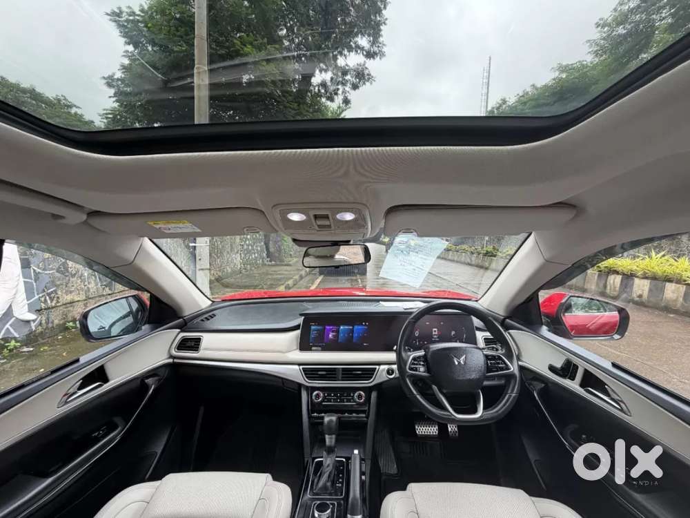 Mahindra Xuv700 2.0 Ax 7 Petrol At Str, 2023, Petrol