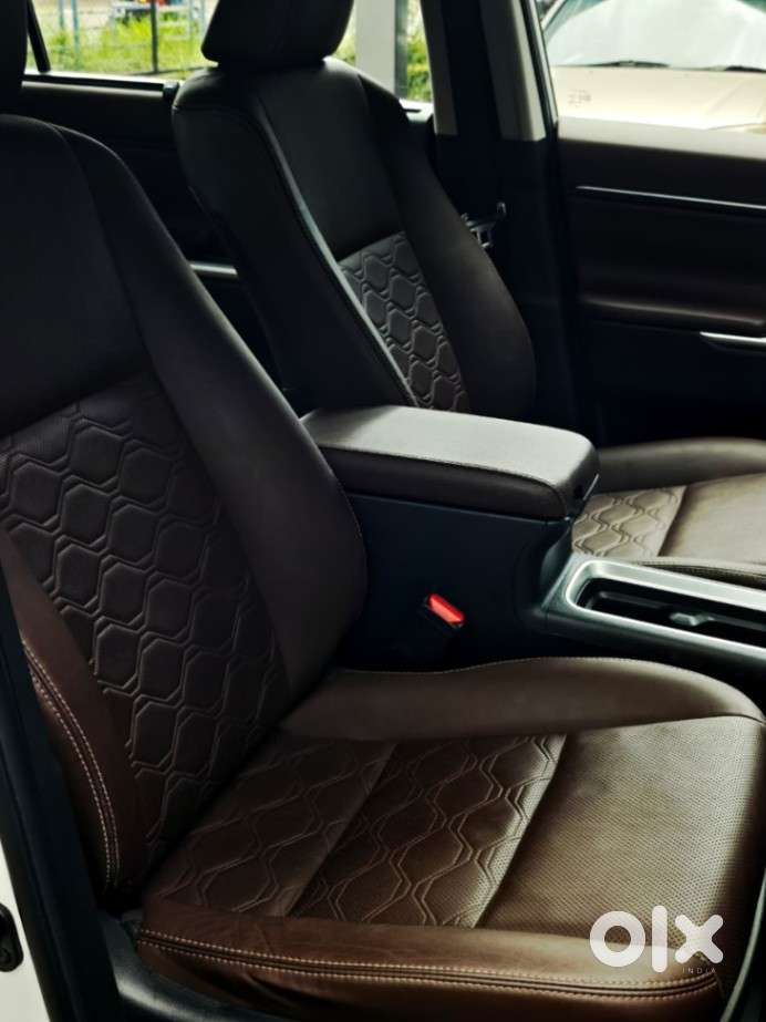 Toyota Innova Hycross 2.0 Zx (o) Hybrid 7 Str, 2023, Petrol