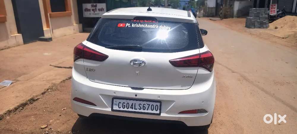 बड़ी कार लेना है । गाड़ी भीत बढ़िया है कोई प्रॉब्लम नही
