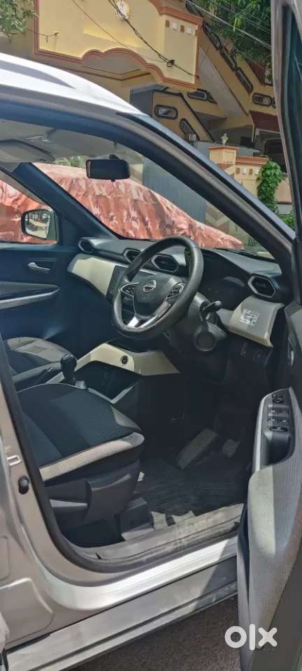 Nissan Magnite 1.0 Xv Premium, 2024, Petrol