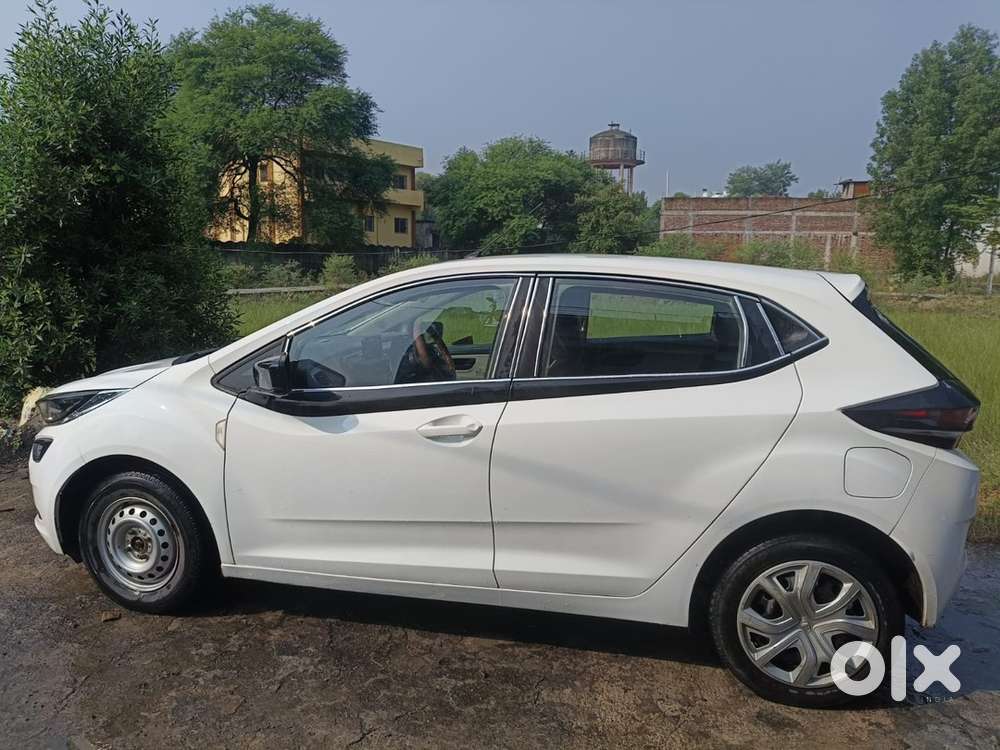 Tata Altroz Petrol 2023