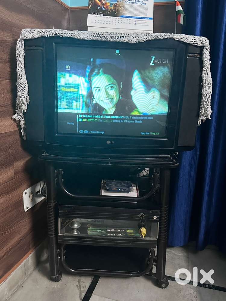 TV 32 inch with Trolley