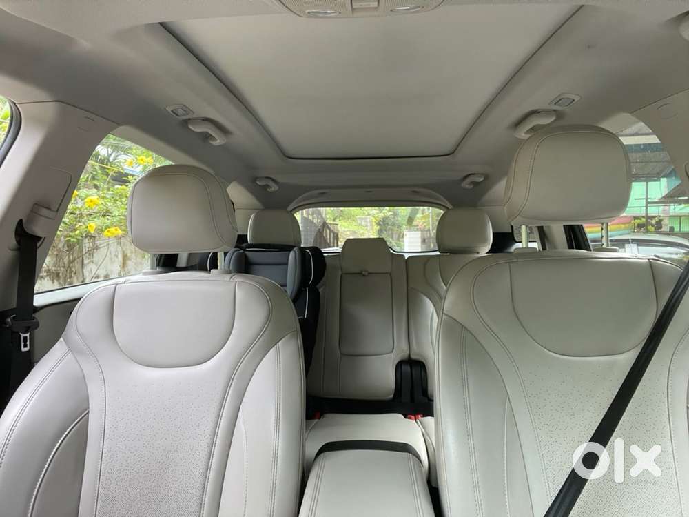 2022 Mahindra Xuv700 Ax 7 Petrol At | 35,000 Km | 7 Seater | Sunroof