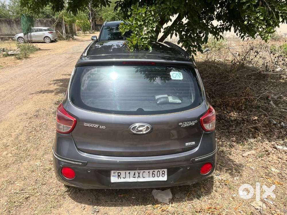 Hyundai I10 Sportz Car Driven By Ca