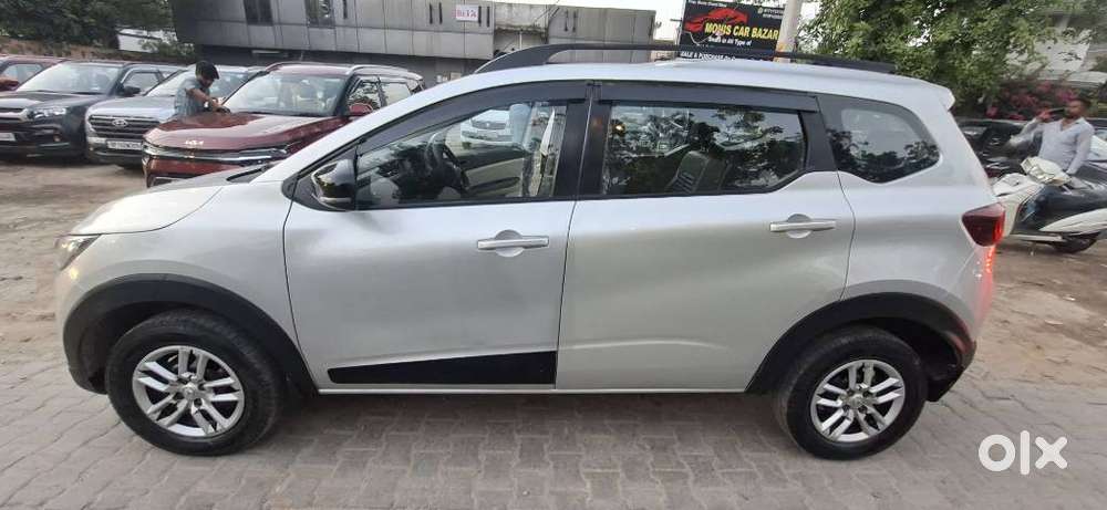 Renault Triber Rxt, 2022, Petrol
