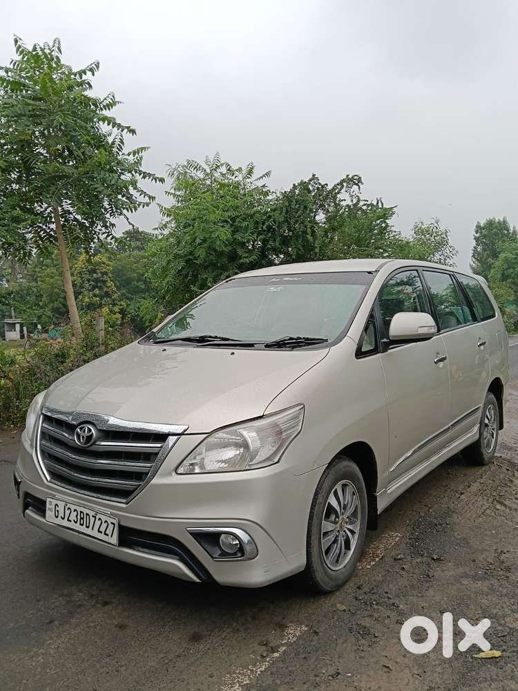 Toyota Innova 2.5 Vx 8 Seater Bs Iv, 2016, Diesel
