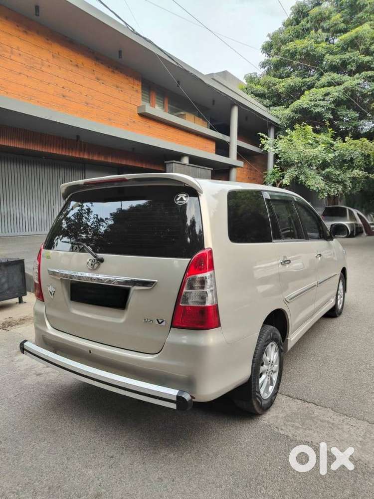Toyota Innova 2.5 Vx 8 Seater Bs Iv, 2012, Diesel