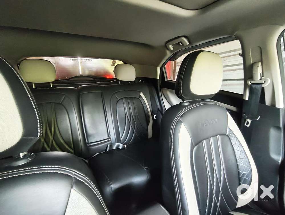 Tata Nexon Xza+ (dec 2022  Petrol  Automatic)