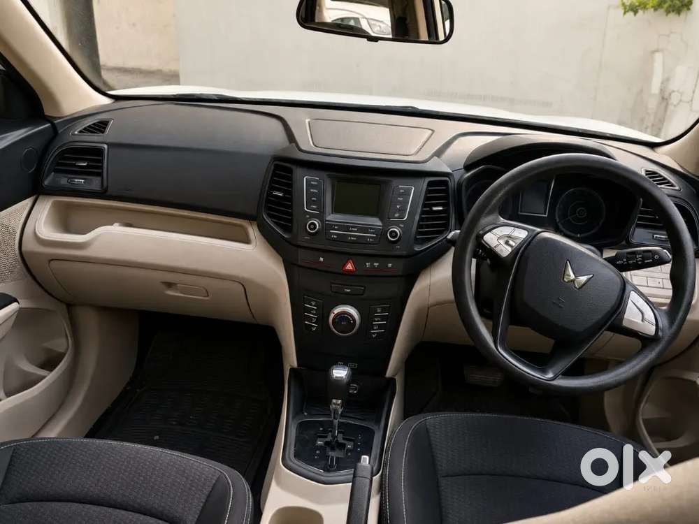 Mahindra Xuv300 W6 1.2 Turbo Petrol Amt 2023 Dec