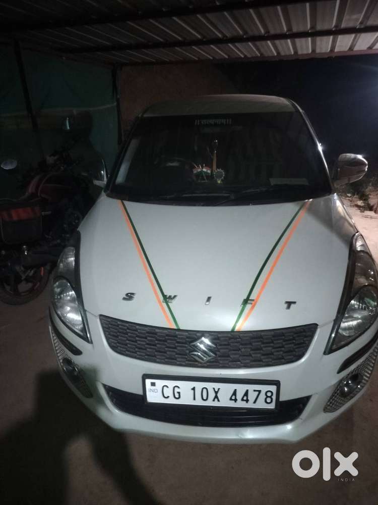 आल वेलमेन्टनेन्स कार है, रात का खींचा हुआ फोटो है