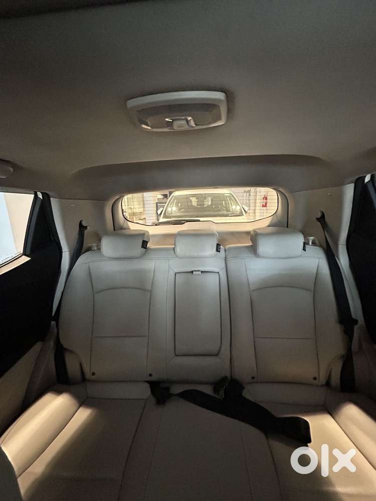 Mahindra Xuv300 1.2 W8 (o) Amt Dual Tone Petrol, 2022, Petrol