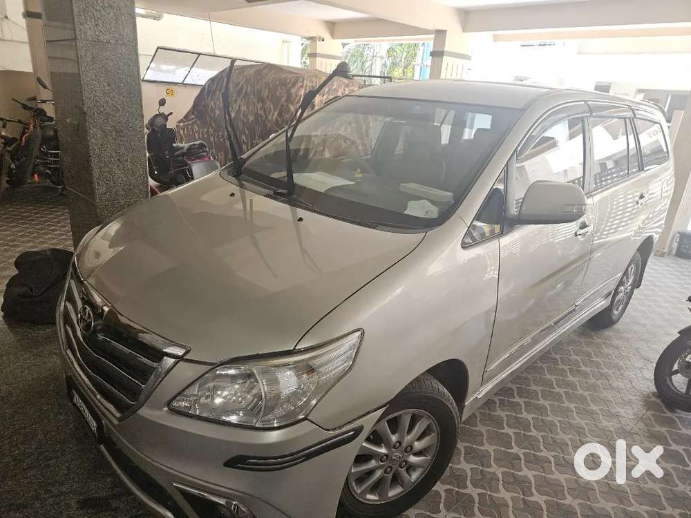 2012 ( 2.5 V ) ( E3 ) Innova For Sale