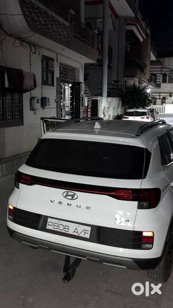Hyundai Venue Petrol 2024