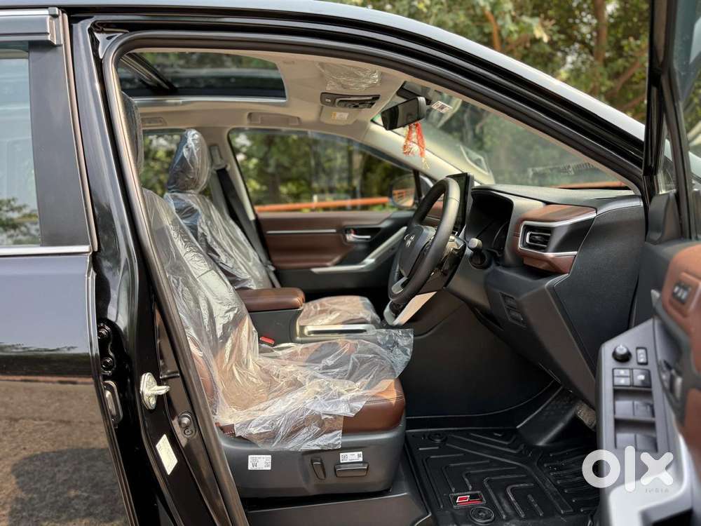 Toyota Innova Hycross 2.0 Zx Hybrid 7 Str, 2025, Cng & Hybrids