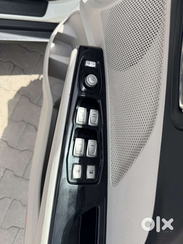 Mahindra Xuv300 W8 Amt Diesel, 2021, Diesel