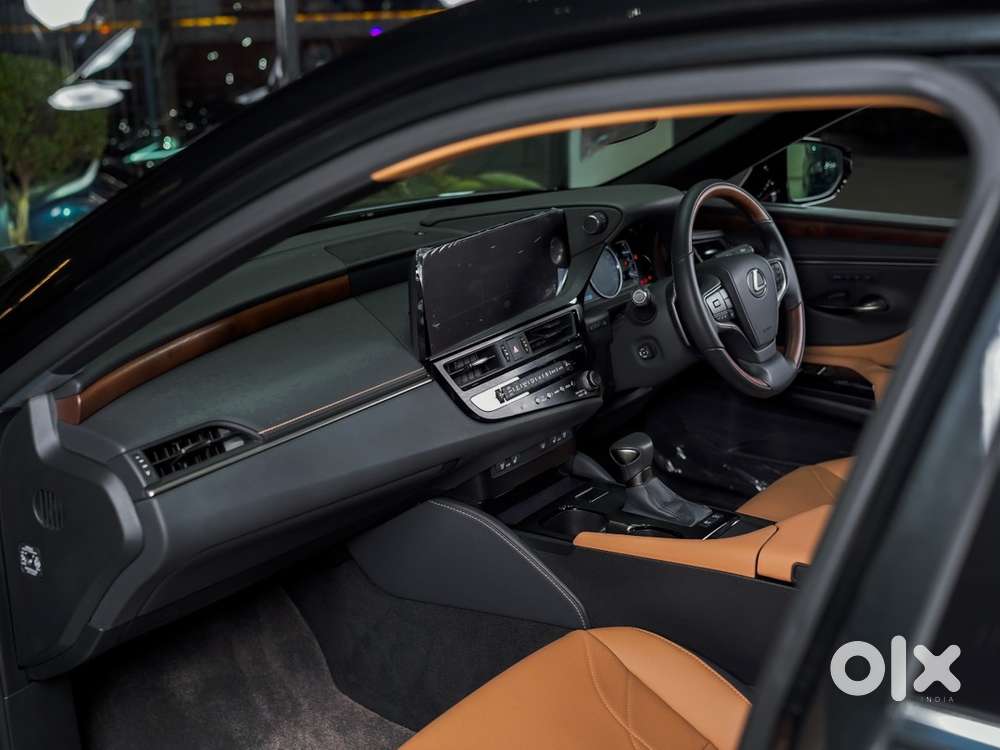 Lexus Es Petrol 2024