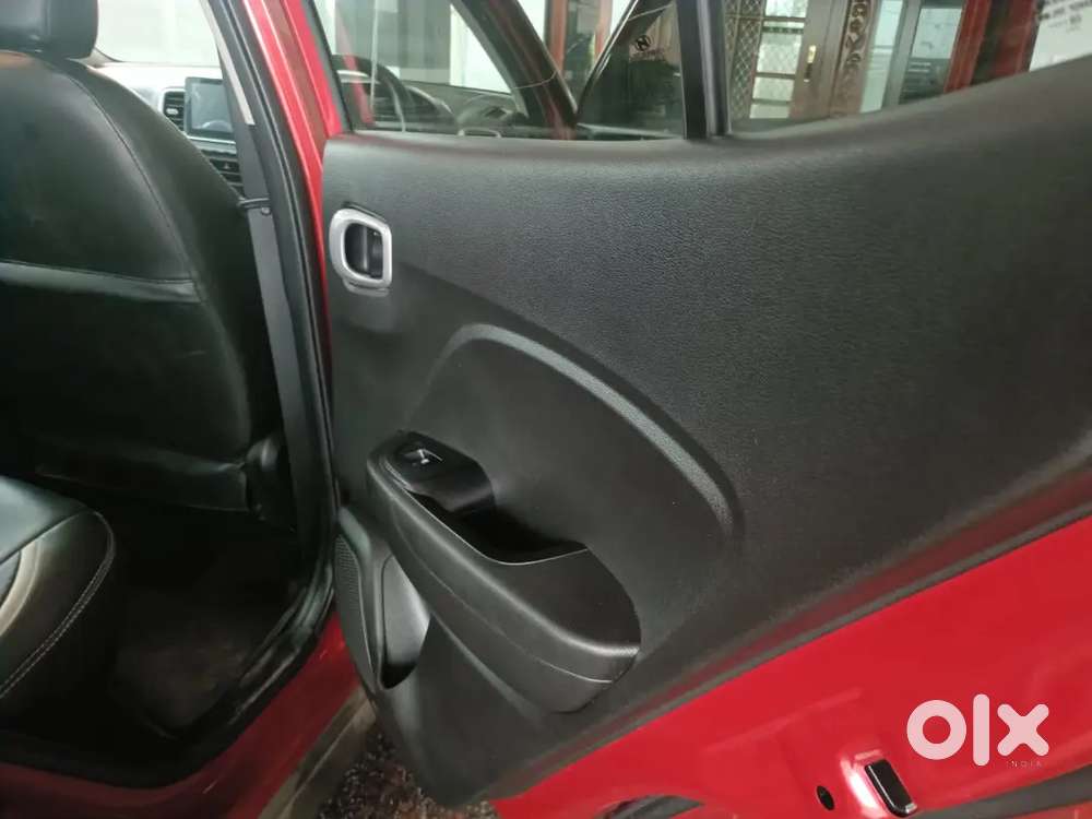 Hyundai Venue 2021 Petrol Well Maintained