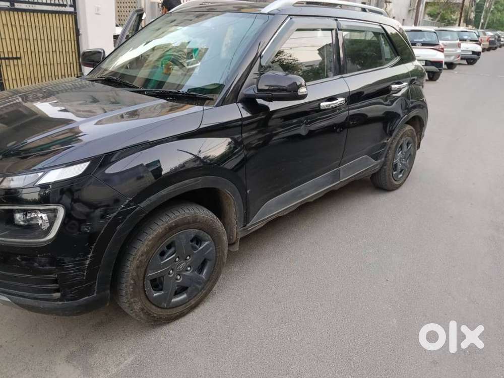Hyundai Venue Sx Mt, 2023, Petrol