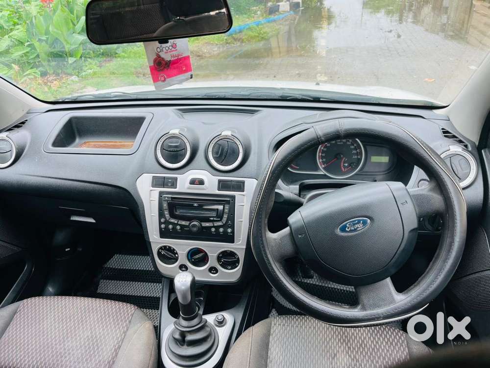 Ford Figo 2010-2012 Petrol Titanium, 2010, Petrol