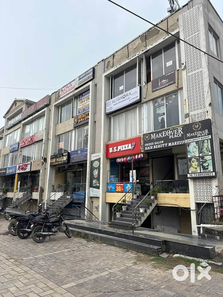 Its the main features are that it has a lot parking space
