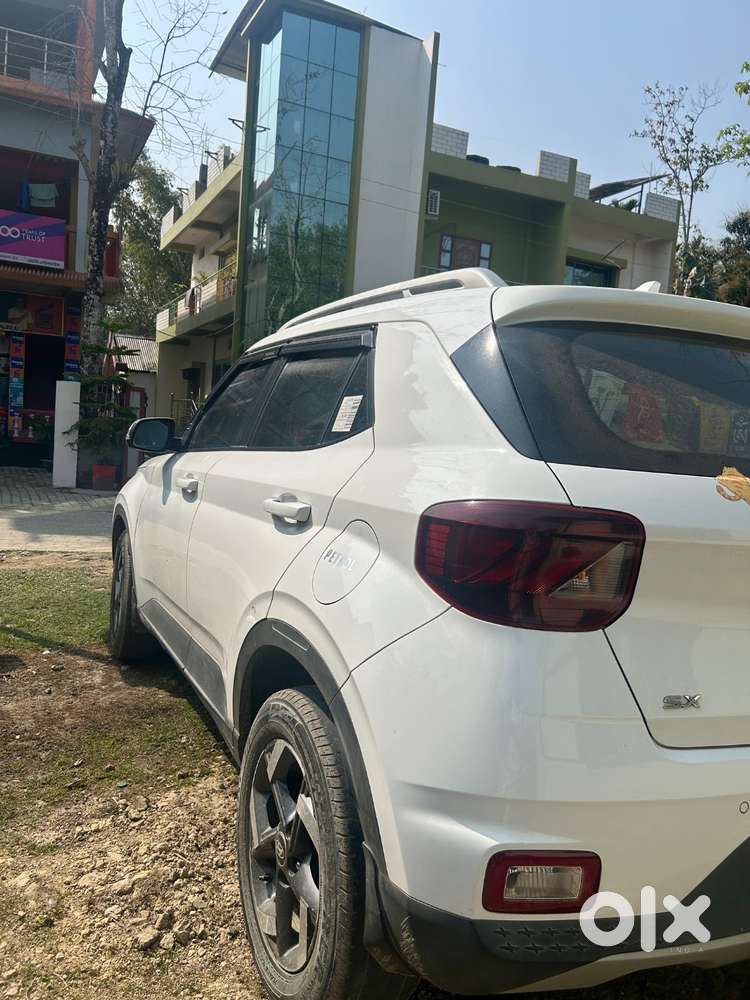 Hyundai Venue 2019 Petrol Well Maintained
