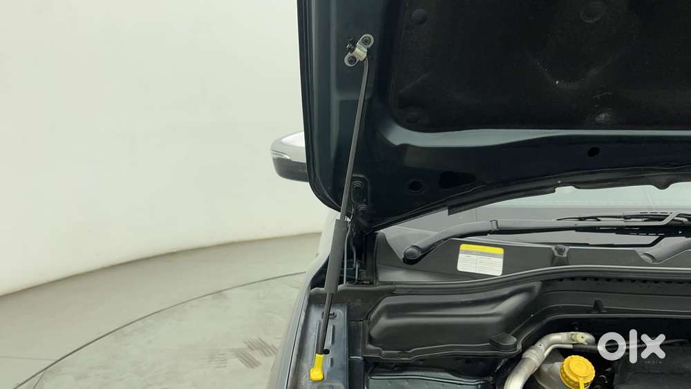 Mahindra Xuv300 1.2 W8 (o) Amt Petrol, 2022, Petrol