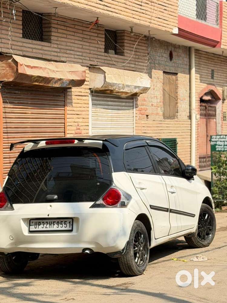 Honda Brio 2016 Petrol Good Condition Top Model With Company Alloy