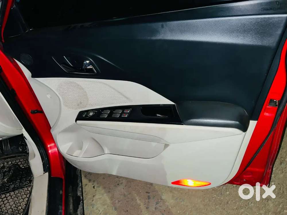 Mahindra Xuv300 2019 Diesel 60000 Km Driven