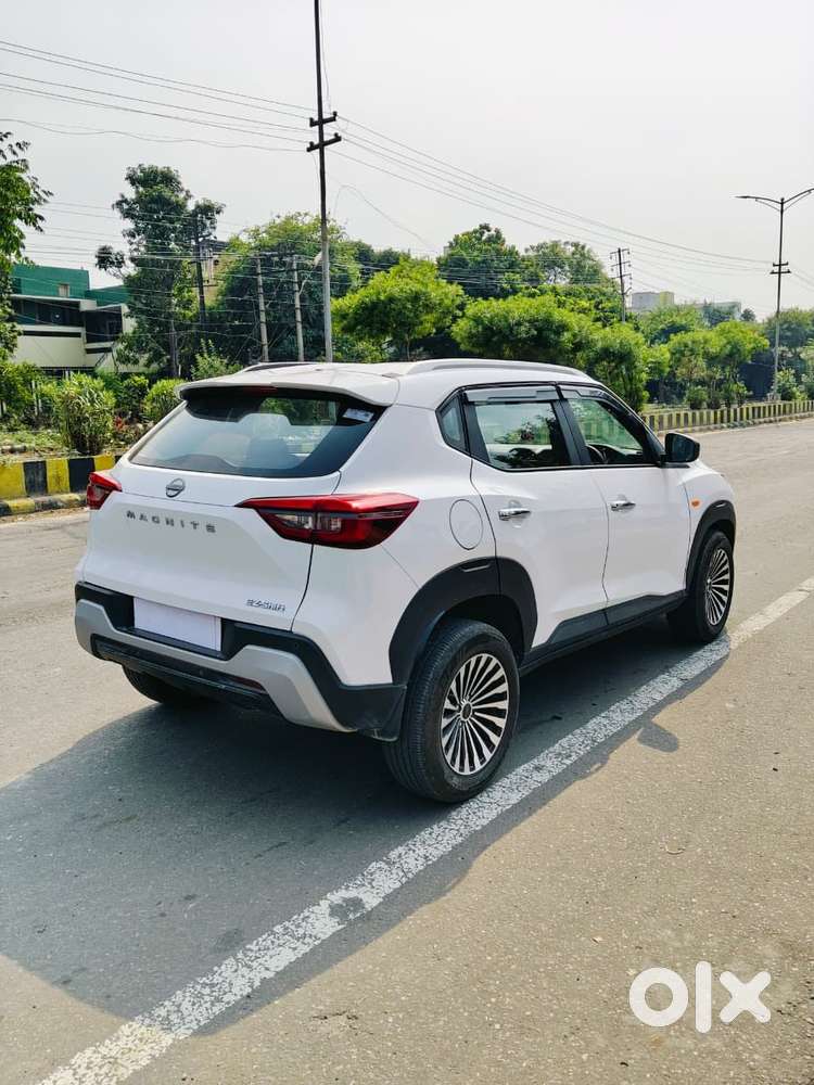 Nissan Magnite Kuro Edition Petrol Amt, 2026, Petrol