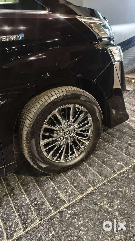 Toyota Vellfire 2.5 Executive Lounge, 2022, Petrol