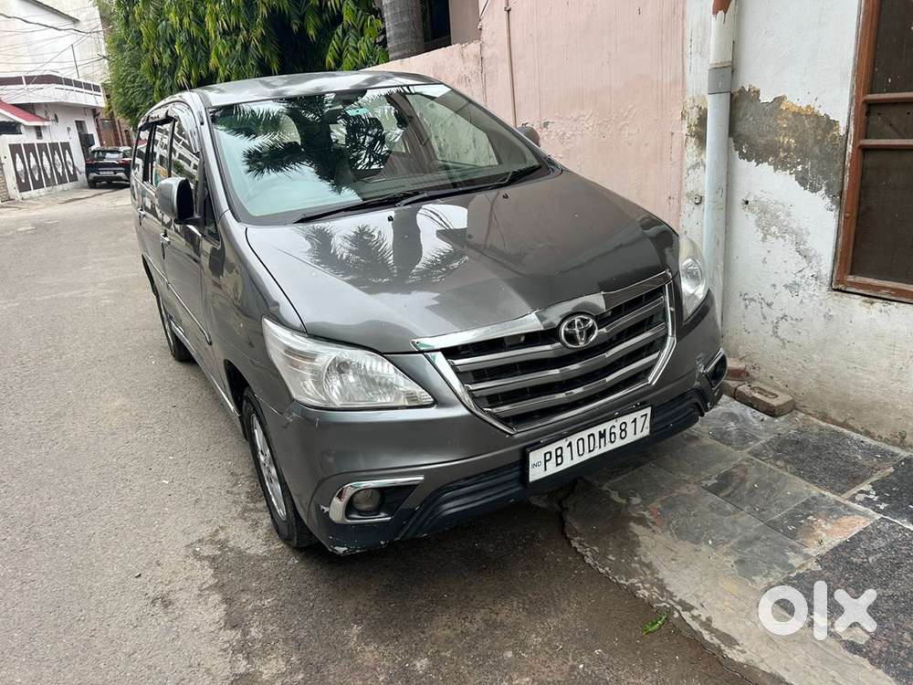 Toyota Innova 2012 Car