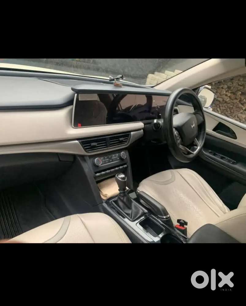 Mahindra Xuv700 2023 Petrol 10000 Km Driven